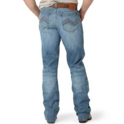 Wrangler Men's 20X No. 42 Vintage Slim Fit Bootcut Jeans