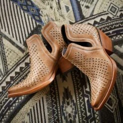 Ariat Women's Dixon Studs Cowgirl Boots -Western Cowboy Equipment Store img45344 ariat women s dixon studs cowgirl boots