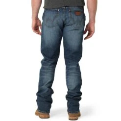 Wrangler Men's Retro Slim Fit Straight Leg Jeans