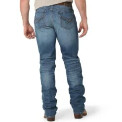 Wrangler Men's 20X No. 44 Slim Straight Jeans