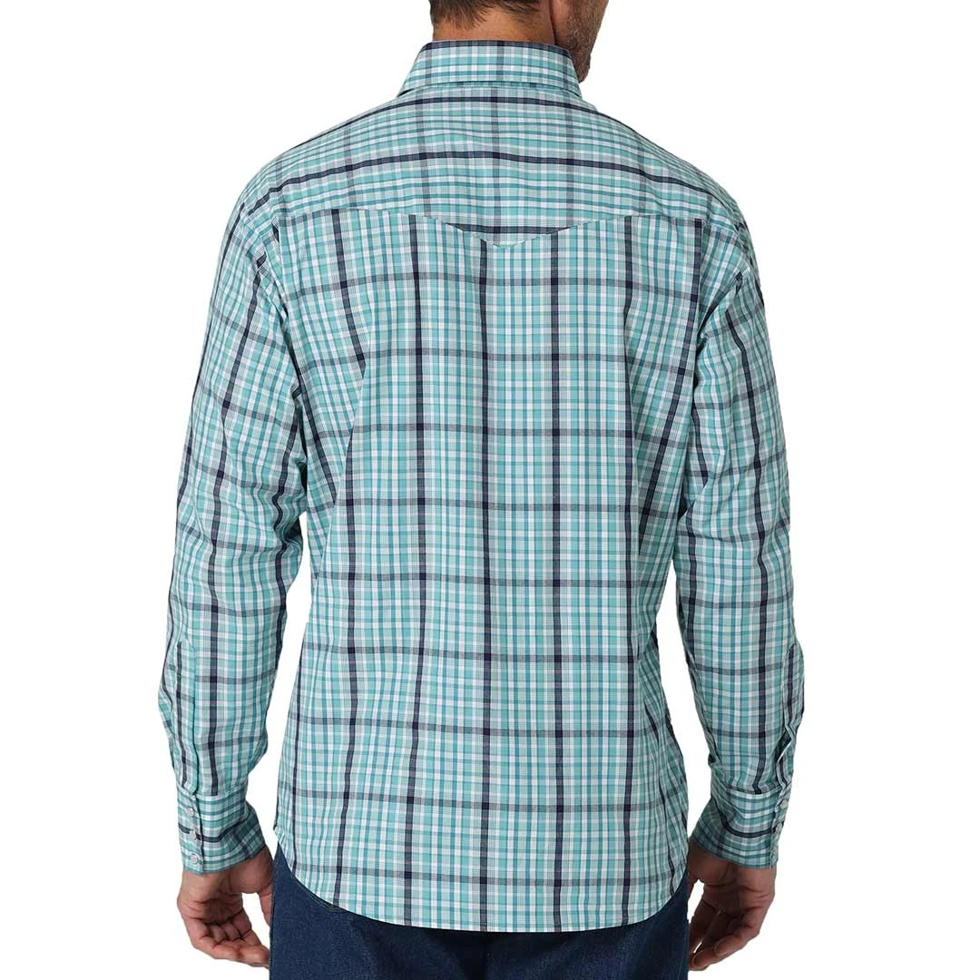Wrangler Men's Silver Edition Classic Fit Plaid Snap Shirt 2 Wrangler Men's Silver Edition Classic Fit Plaid Snap Shirt - Image 2